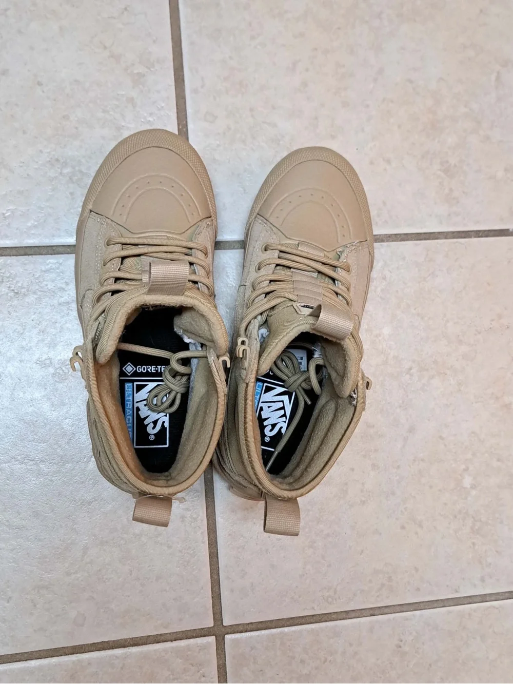 Vans MTE Sk8-Hi Gore-Tex Boots - Women's size 8 / Men's size 6.5